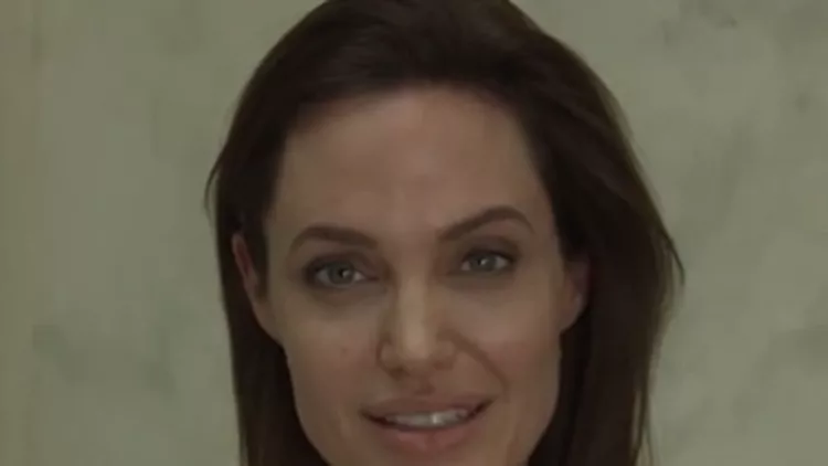 Angelina Jolie: Το βίντεο που αποκαλύπτει ότι πάσχει από ανεμοβλογιά! 